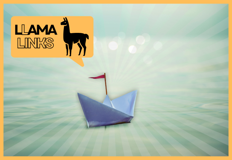 Pessoa utilizando smartphone e laptop